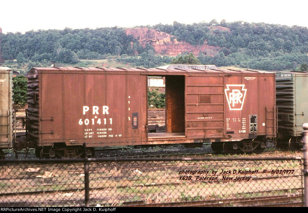 PRR 601411, X43B, 40 box, Paterson, NJ. 5-03-1977